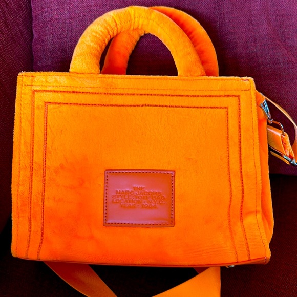 The Tote Bag in Good used condition with shoulder strap. NOT real! - Picture 4 of 8